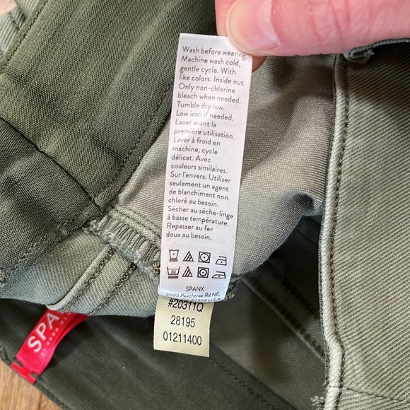 Spanx Stretch Twill Ankle Cargo Jogger Pants Soft Sage Women's Sz Medium P EUC - Picture 14 of 14